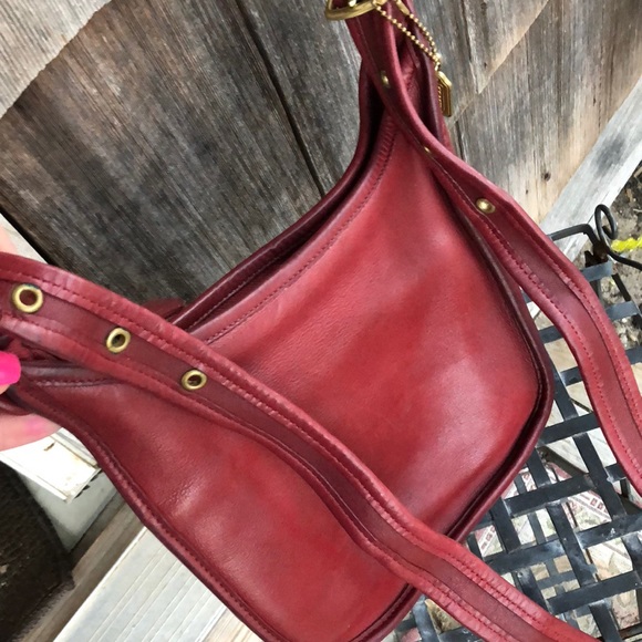 Beautiful ,Vintage Red Leather Coach Crossbody - Picture 4 of 8
